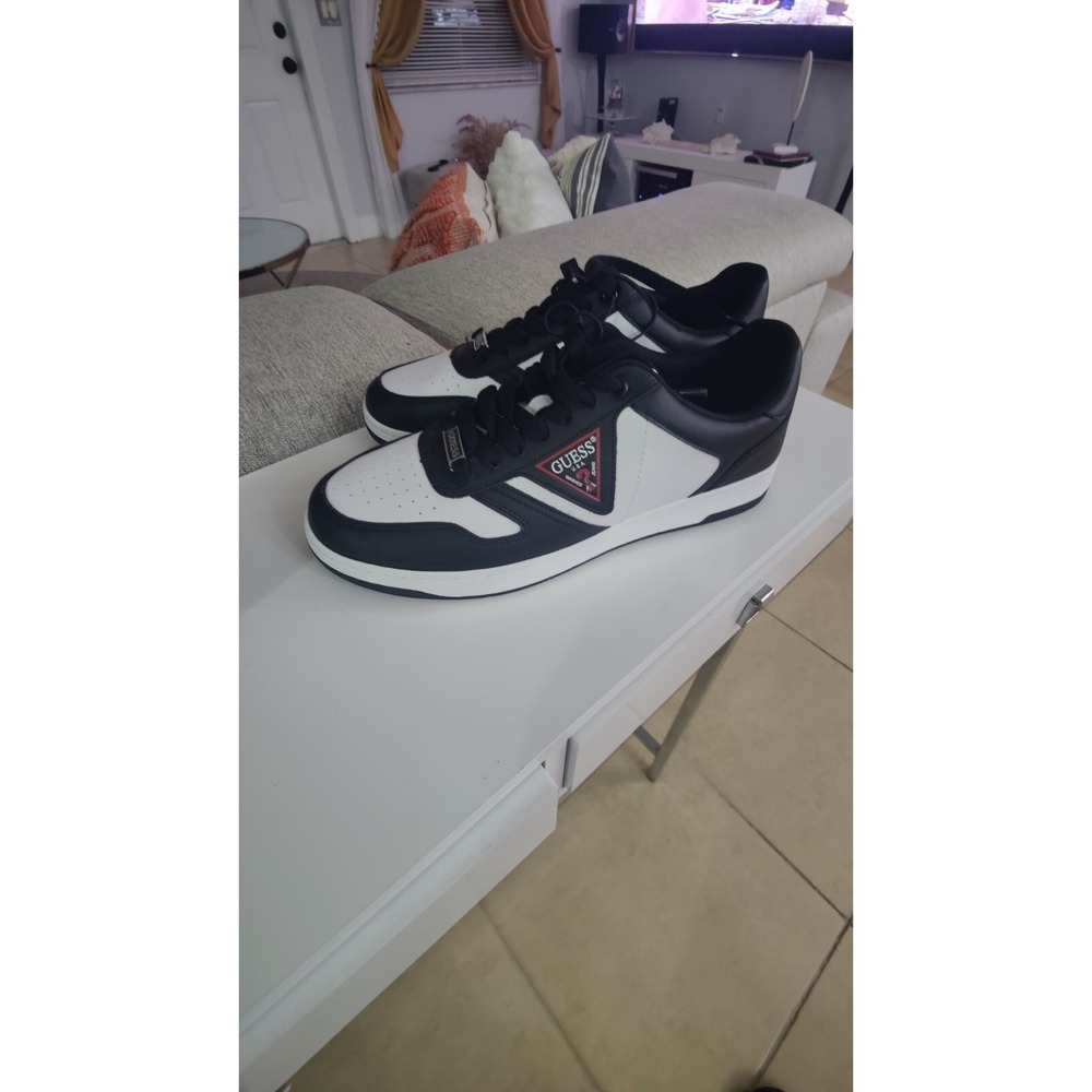 Men's Guess U.S.A Sneakers Style.GMTAVENI-R SIZE 12 Black AND White New